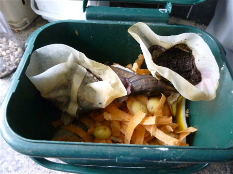 https://www.carryoncomposting.com/images/i285134164462170553._szw480h1280_.jpg